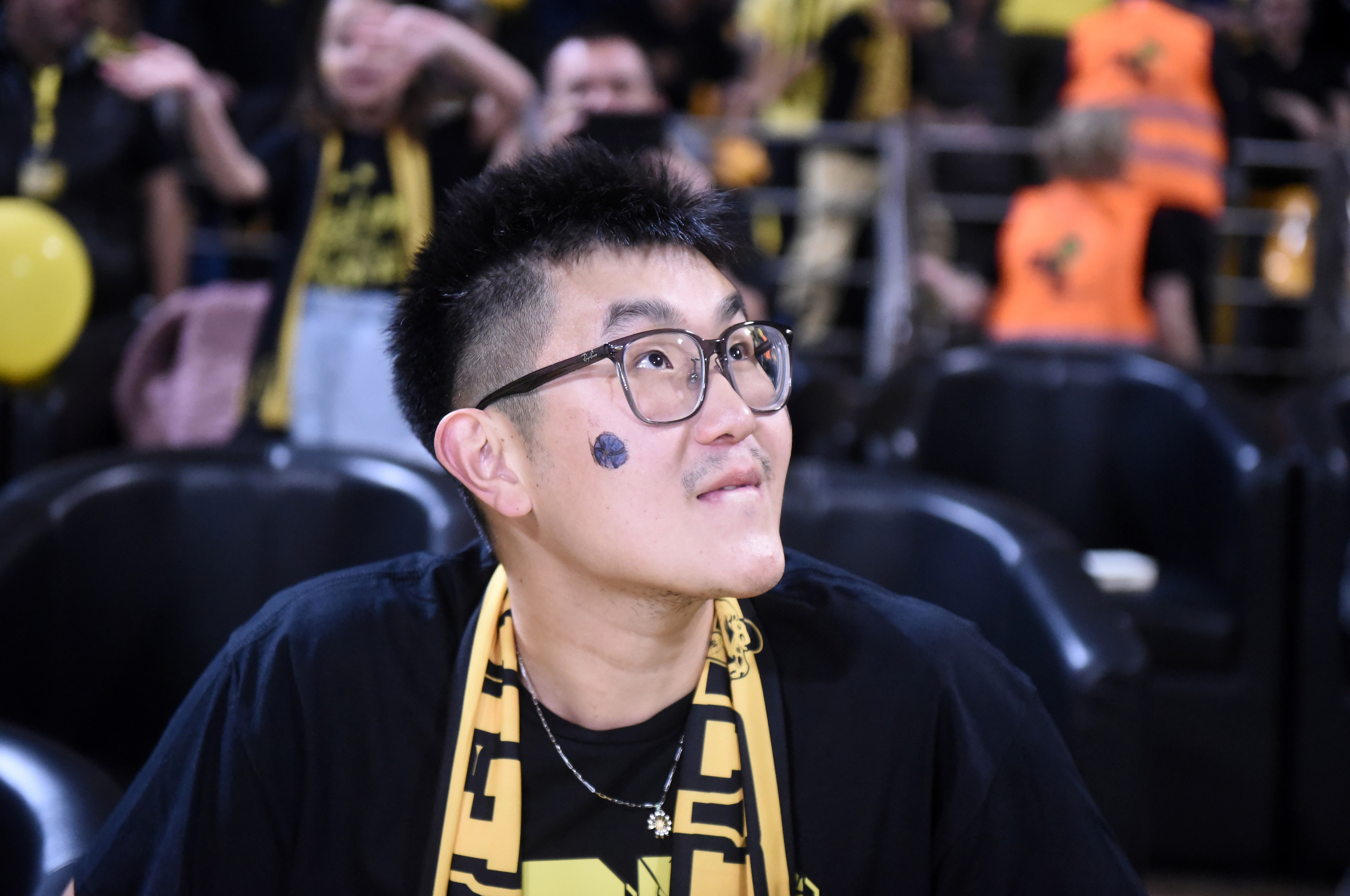 Ο Σιάο από την πρώτη σειρά στο Λος Άντζελες: Κατέγραψε τις επικές άμυνες του Γιάννη στον ΛεΜπρόν (vid)