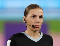 Γράφεται ιστορία στο Παγκόσμιο Κύπελλο ανδρών, πρώτο ματς με τρεις γυναίκες διαιτητές