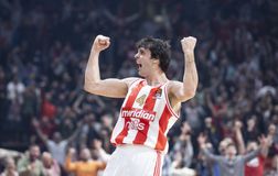 Ο Μίλος Τεόντοσιτς προσφέρει μπασκετική μαγεία στους φίλους της Euroleague (vid)