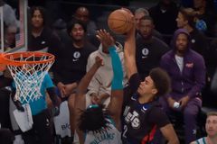 NBA Top 10: Στην κορυφή το δυναμικό κάρφωμα του Καμ Τζόνσον - Στο Νο 5 το μπλοκ του Αντετοκούνμπο (vid)