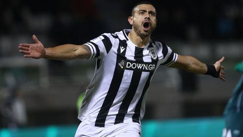 Ο Γιακουμάκης ξέρει πως να «εκτελεί» τον Λεβαδειακό - Τέταρτο γκολ του με τρίτη διαφορετική ομάδα