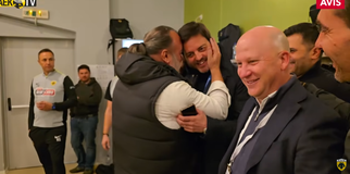 Η ομιλία του Ηλιόπουλου στη Λεωφόρο, οι αγκαλιές και το έξτρα πριμ μετά το Παναθηναϊκός-ΑΕΚ 2-3 (vid)