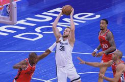 Ο Ζακ Ίντι κυριάρχησε και οι Γκρίζλις άλωσαν το Σακραμέντο