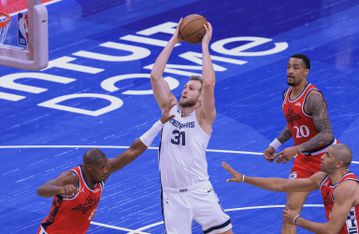 Ο Ζακ Ίντι κυριάρχησε και οι Γκρίζλις άλωσαν το Σακραμέντο