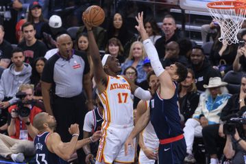 Θρίαμβος των Χοκς στη Φιλαδέλφεια σε ματς-θρίλερ με δύο παρατάσεις