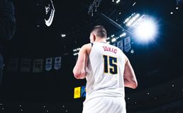 Καλωσόρισμα με τα ίδια δώρα: Triple double από τον Γιόκιτς, νίκη των Νάγκετς επί των Σέλτικς (vid)