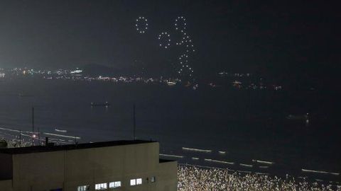 Η Βραζιλία αποτίει φόρο τιμής στον Πελέ με εντυπωσιακό σόου από drone και πυροτεχνήματα την παραμονή της Πρωτοχρονιάς (vid)