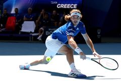 Άνετη νίκη του Τσιτσιπά και μια ανάσα από την πρόκριση η Ελλάδα