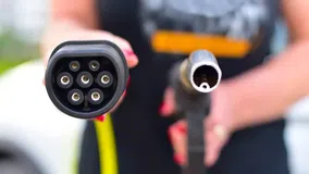 Ο Έλληνας που σώζει τους κινητήρες βενζίνης και diesel