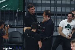 Όμορφη στιγμή μεταξύ Αταμάν και Μπαρτζώκα πριν το ντέρμπι «αιωνίων» (pic)