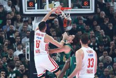 To συγκλονιστικό κάρφωμα του Παπανικολάου μπροστά στον Οσμάν (vid)