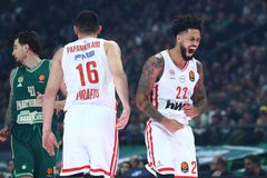 Ερυθρόλευκη η πρώτη ντερμπάρα της χρονιάς με φονικό duo Ντόρσεϊ - Βεζένκοφ