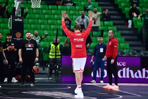 Οι φίλοι του Παναθηναϊκού «πίκαραν» τον Βεζένκοφ όσο εκτελούσε βολές στο ζέσταμα (vid)