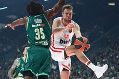 O Bεζένκοφ αποθέωσε τον Μιλουτίνοφ: «Έχουμε τον καλύτερο ριμπάουντερ στην Ευρώπη»