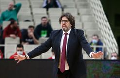 Δύσκολες στιγμές για τον Τρινκιέρι - Δεν θα κάτσει στον πάγκο της Μπάγερν στον αγώνα με την Μπαρτσελόνα