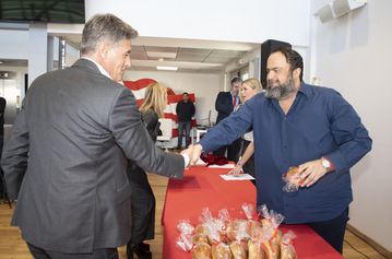 Έγινε η κοπή της πίτας στον Ολυμπιακό - Σε ποιους έπεσαν τα φλουριά (gallery)