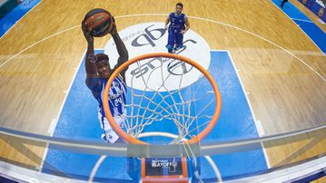 Υπέγραψε στον Άρη ο Πουριφόι και επιβιβάστηκε