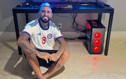 Αρτούρο Βιδάλ: Πέταξε εκνευρισμένος τα παπούτσια του γιατί δεν μπήκε στον αγώνα (vid)