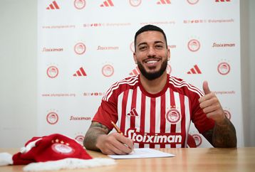Βέζο: «Είμαι πολύ χαρούμενος που υπέγραψα στη μεγαλύτερη ομάδα της Ελλάδας»