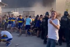 Επεισόδια ανάμεσα σε οπαδούς της Μπόκα Τζούνιορς και την Αστυνομία έξω από το γήπεδο της Σαν Λορέντζο