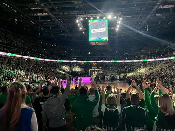 Μοναδική ατμόσφαιρα στην καταπράσινη Zalgirio Arena (vids)