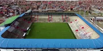 Το εντυπωσιακό γήπεδο που «κόβει την ανάσα» σε υψόμετρο άνω των 4.000 μέτρων στη Βολιβία (vids)