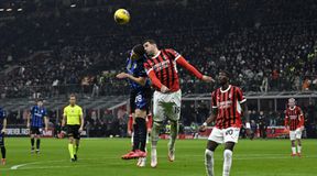 Η Ίντερ «έσπασε» τα δοκάρια πριν την λυτρώσει ο Ντε Φράι στις καθυστερήσεις, για το τελικό 1-1 με τη Μίλαν