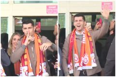 Χαμός στην Κωνσταντινούπολη: Χιλιάδες οπαδοί της Γαλατασαράι περίμεναν στο αεροδρόμιο για να αποθεώσουν τον Μοράτα