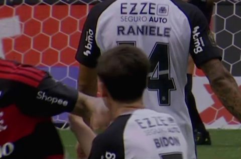 Δεν ξανάγινε: Παίκτης έκανε αγκωνιά στο πρώτο μέρος και αποβλήθηκε στο δεύτερο