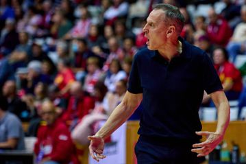 «Όταν το κάνει ο Ομπράντοβιτς είναι καλά;»: Ισπανός προπονητής διαμαρτύρεται για τα διαφορετικά κριτήρια στο μπάσκετ γυναικών