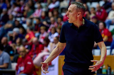 «Όταν το κάνει ο Ομπράντοβιτς είναι καλά;»: Ισπανός προπονητής διαμαρτύρεται για τα διαφορετικά κριτήρια στο μπάσκετ γυναικών