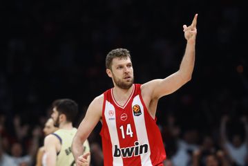 Γιατί ο Βεζένκοφ θεωρεί επικίνδυνο και ιδιαίτερο το ματς του Ολυμπιακού στο Ντουμπάι