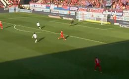 Το blooper της χρονιάς στη Bundesliga - Άνοιξε το σκορ με απίθανο δώρο η Άιντραχτ Φρανκφούρτης (vid)