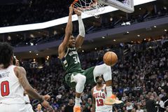 Το Show του Greek Freak στο Σικάγο: Έβαλε 46 πόντους και νίκησε... μόνος του τους Μπουλς
