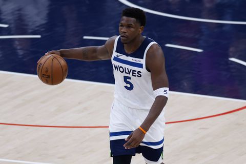 Οι Τίμπεργουλβς άλωσαν το Ντένβερ με πρωταγωνιστή τον Έντουαρντς