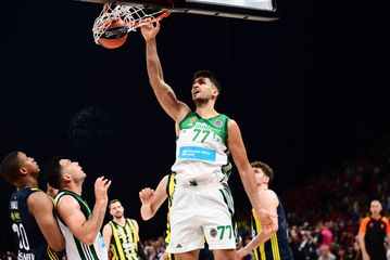 Γιατί η Φενέρμπαχτσε κρατά το μέλλον του Γιουρτσεβέν στα χέρια της