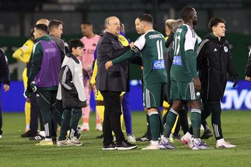 Νίκη Μπενίτεθ και επικοινωνιακό σόου Άρη