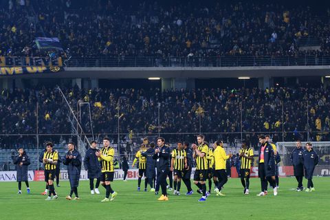 Η απάντηση του κόσμου της ΑΕΚ, ήταν «νάτοι οι πρωταθλητές» και «χαμός» στα διόδια (vid)