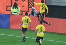 Όταν μιλάς για μένα να προσέχεις