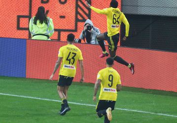 Όταν μιλάς για μένα να προσέχεις