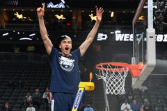 Στον τελικό του NCAA το Κονέκτικατ του Αποστόλη Ρούμογλου, απέναντι στο Σαν Ντιέγκο που νίκησε στην εκπνοή και ακόμα πανηγυρίζει (vids)