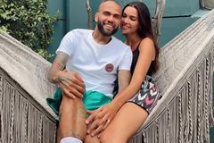 Αυτό είναι το παρασκήνιο της φωτό του Ντάνι Άλβες με τη σύζυγό του – Τι της ζήτησε ο Βραζιλιάνος (pic)