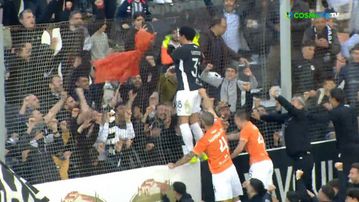 Συγκινητικές στιγμές στο Γεντί Κουλέ: Έξαλλοι πανηγυρισμοί παικτών και οπαδών του ΟΦΗ με την πρόκριση στον τελικό (vid)