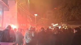 «Φλέγεται» το Ηράκλειο για την ιστορική πρόκριση του ΟΦΗ στον τελικό! (vids)