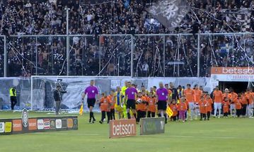 Μαγική ατμόσφαιρα στο ΟΦΗ - Asteras Aktor: Πανό με Γκέραρντ και την κούπα οι Κρητικοί