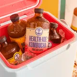 Kombucha: Το “Functional Drink” που Υπόσχεται Υγεία στο Έντερο — Τι Λέει Πραγματικά η Επιστήμη