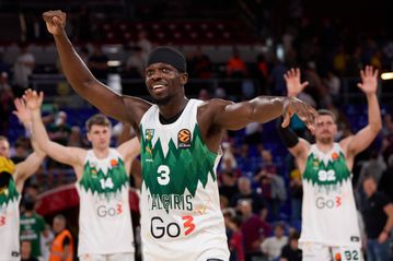 Απίθανη Ζάλγκιρις, κέρδισε την Μπαρτσελόνα και «βλέπει» εξάδα