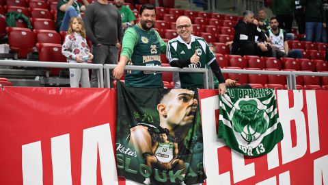 Οι φίλοι του Παναθηναϊκού έδειξαν την αγάπη τους στον Σλούκα με πανό! (pic)