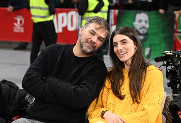 Στο πλευρό του Παναθηναϊκού στη Σόφια και ο Γιώργος Σαμπάνης με τη σύντροφό του!