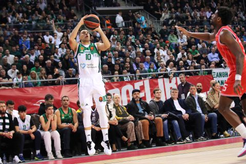 Ηγετικός Σλούκας στο πρώτο ημίχρονο με τη Χάποελ - Η απίθανη στατιστική του